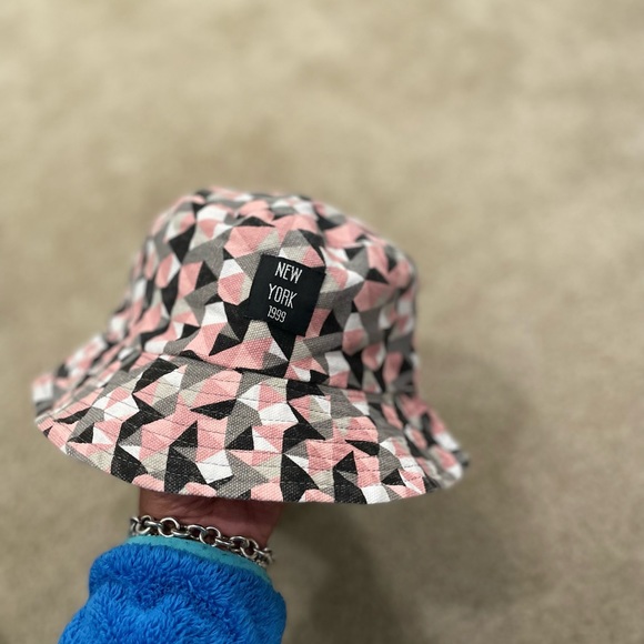 Bucket hat - Picture 1 of 5